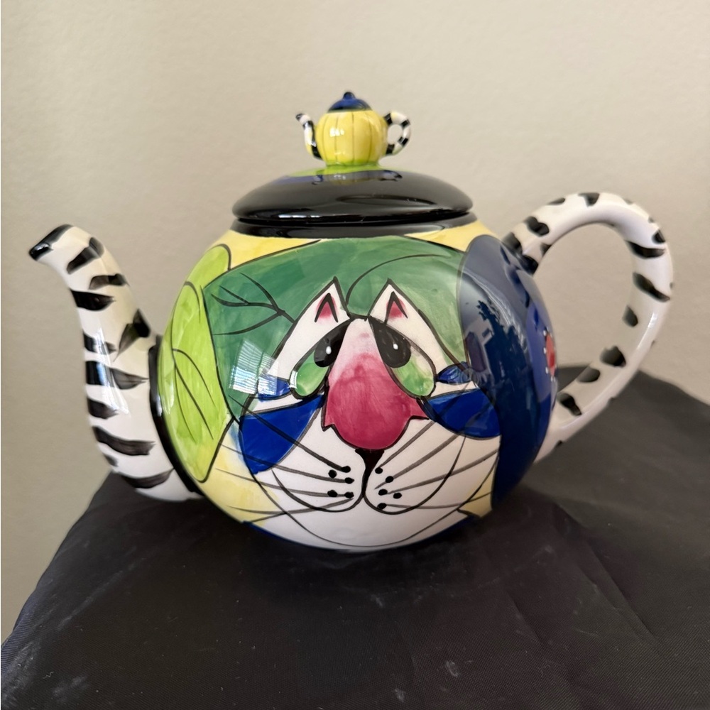 Lynda Corneille SWAK Sealed With A KISS Ceramic Tea Pot .